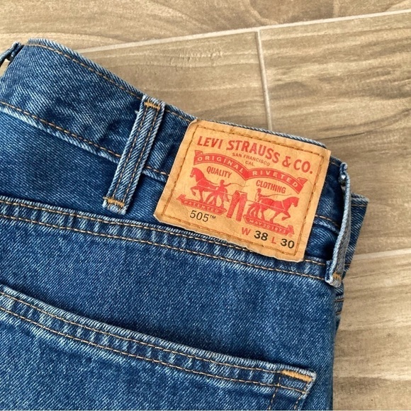 Levi’s 505 Jeans | Size 38x30 - Picture 4 of 7